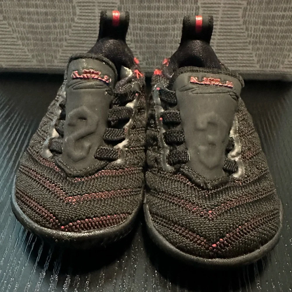 Nike excellent preowned